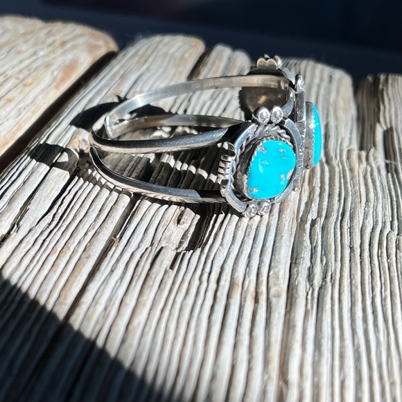 Vintage Navajo Turquoise Sterling Silver Cuff, Artist Marked - Picture 3 of 13